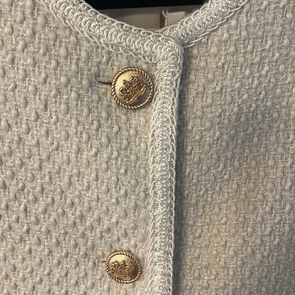 Cream Gold Cropped Blazer with Textured Fabric - Picture 2 of 9